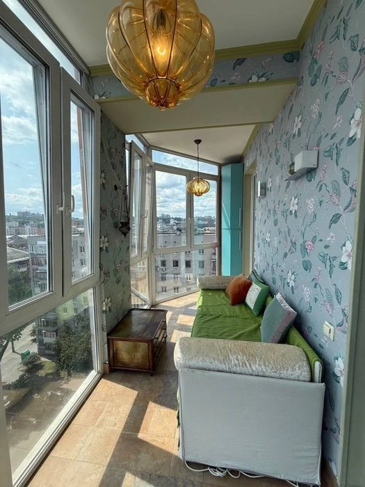 Center, Podil, Pochaininskaya 70 4-room apartment Remont Inver