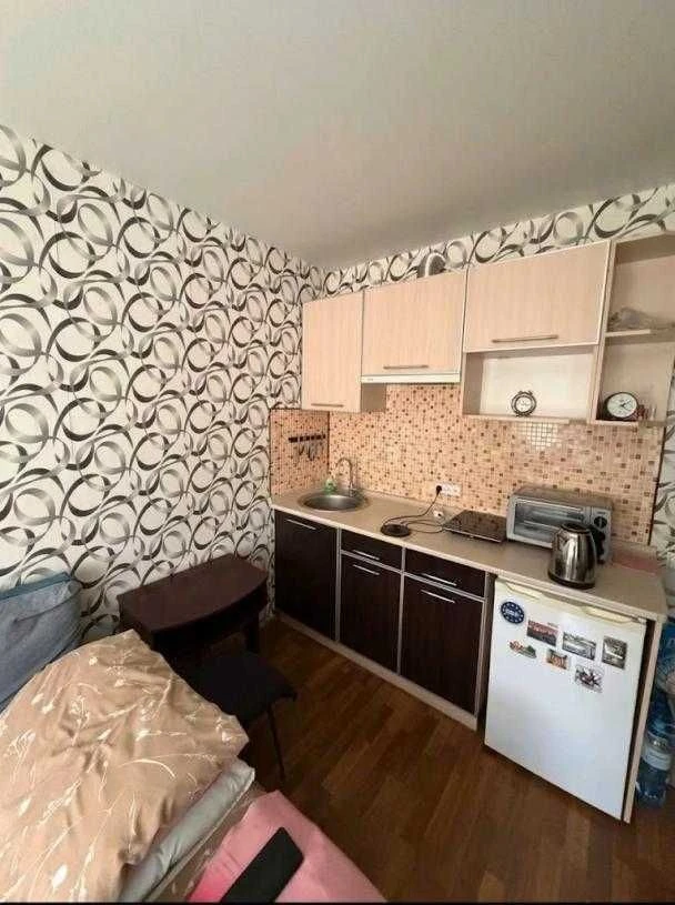 Продам гостинку м.Індустріальна 10 хвилин