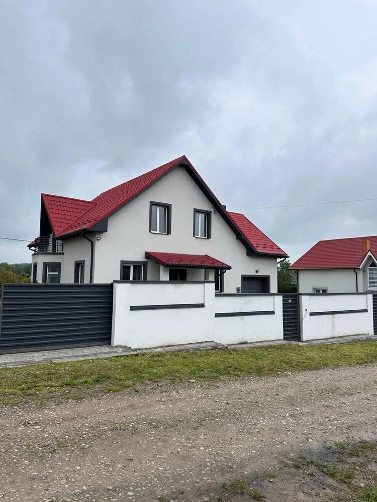 Продаж 2-поверхового будинку
