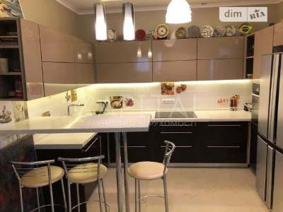 Sale of 3-room apartment 120 sq. m. on Mykola Mikhnovsky Blvd. 14-