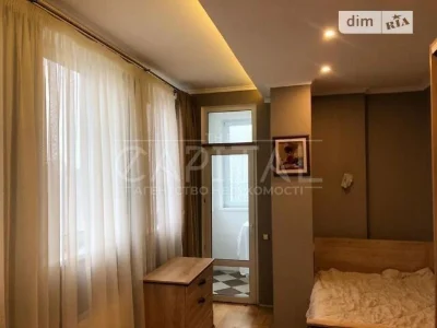 Sale of 3-room apartment 120 sq. m. on Mykola Mikhnovsky Blvd. 14-
