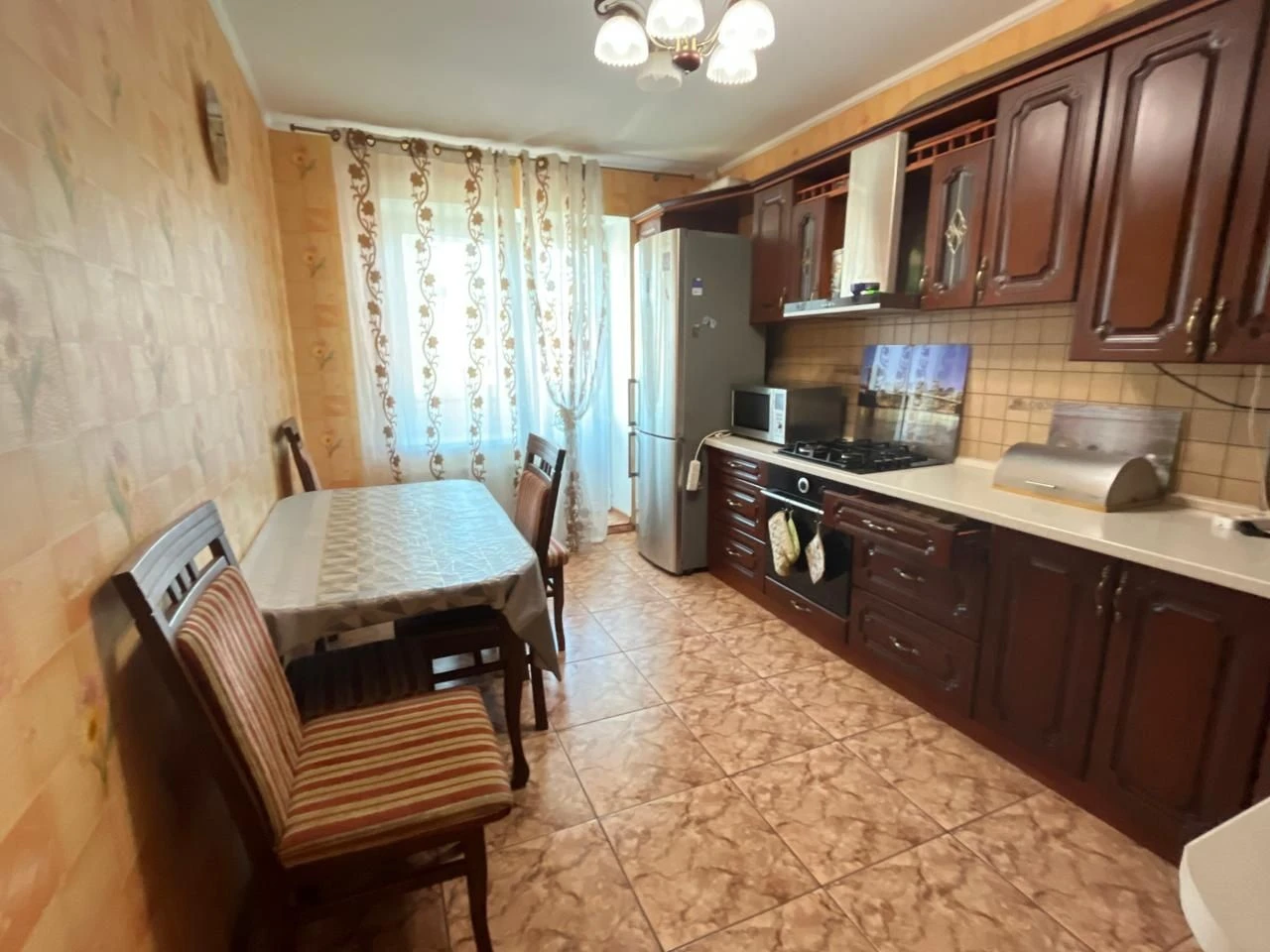 Продаж 2к квартири 66.4 кв. м на вул. Гайдамацька 43
