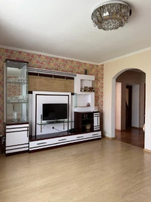 Продаж 2к квартири 66.4 кв. м на вул. Гайдамацька 43