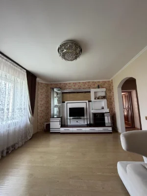 Продаж 2к квартири 66.4 кв. м на вул. Гайдамацька 43