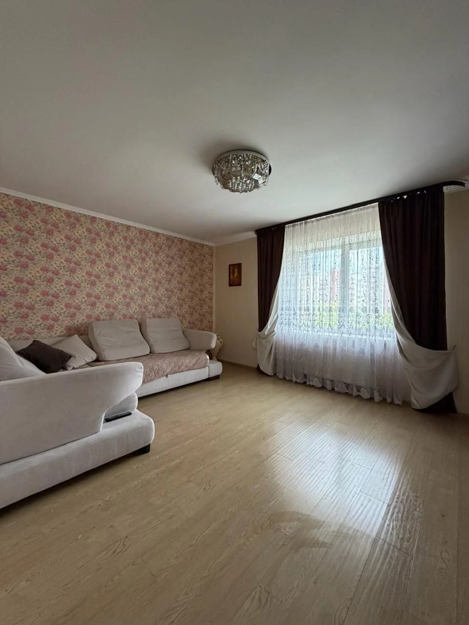 Продаж 2к квартири 66.4 кв. м на вул. Гайдамацька 43