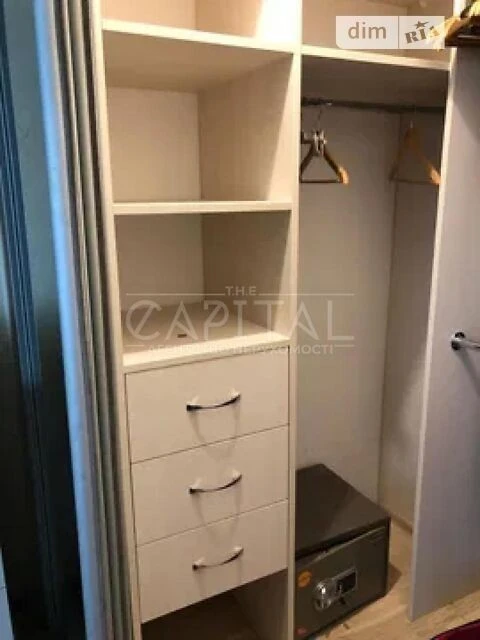 Sale of 3-room apartment 120 sq. m. on Mykola Mikhnovsky Blvd. 14-