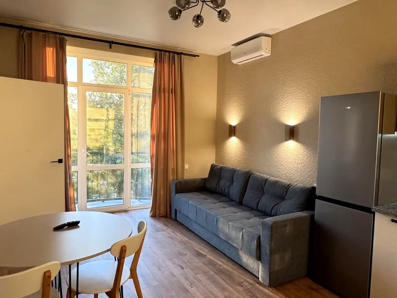 Оренда квартири 2-кімн. 45 м² 1/5 пов.