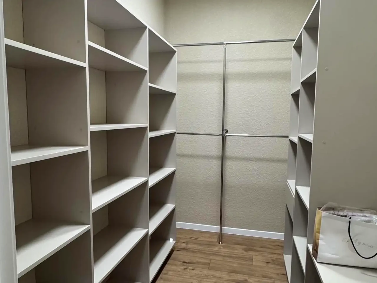 Оренда квартири 2-кімн. 45 м² 1/5 пов.