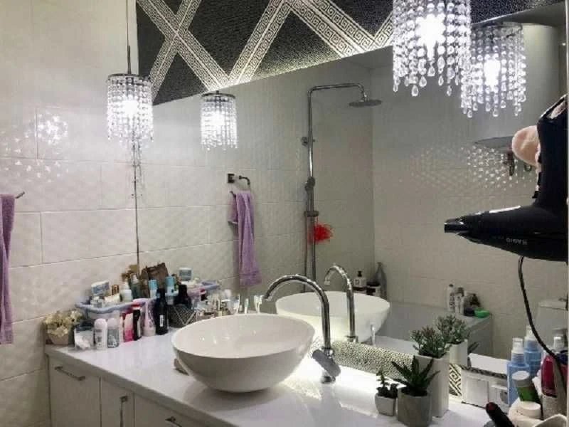 Продается 3 ком. кв. ул. Зестафонская в Осипенковском районе