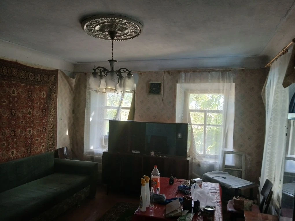 Продам будинок по вулиці. Чорновола