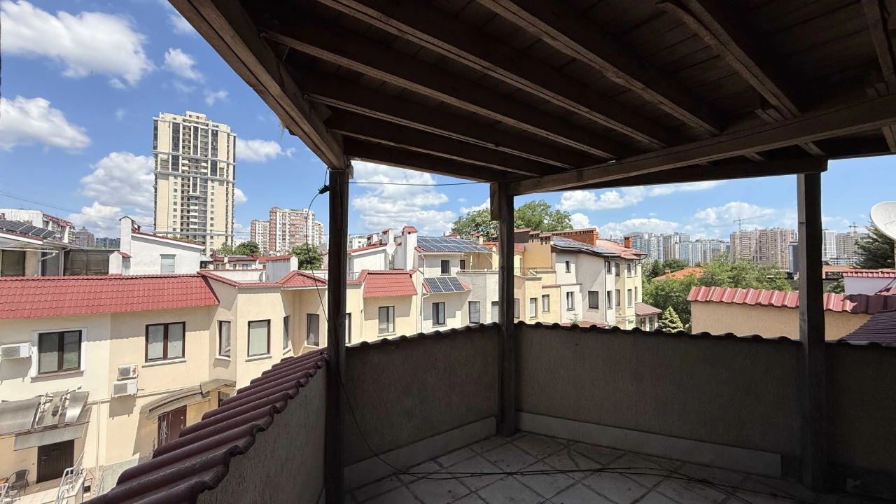 Таунхаус біля моря в Аркадії 240 м2 гараж тераса свій двір