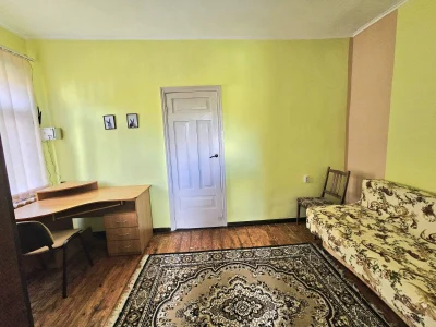 Продаж окремої частини будинку,окремий двір у місті Полтава.