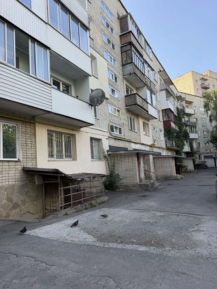 продаж квартири біля ЦНАПу