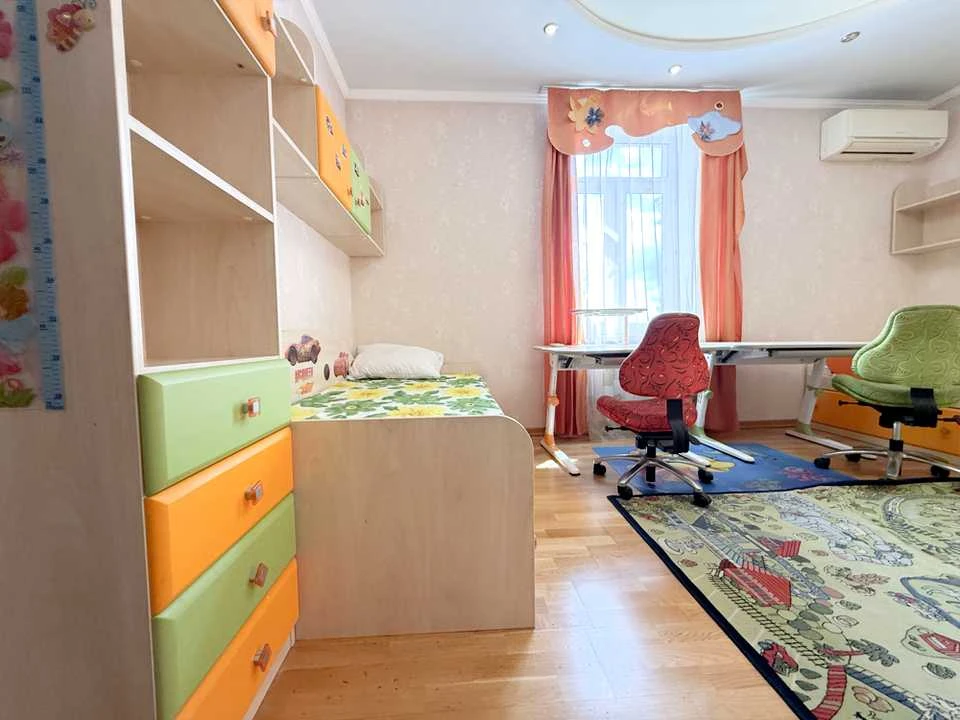 Квартира. Київ, Рея Бредбері вул.