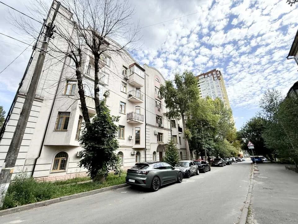 Квартира. Київ, Рея Бредбері вул.