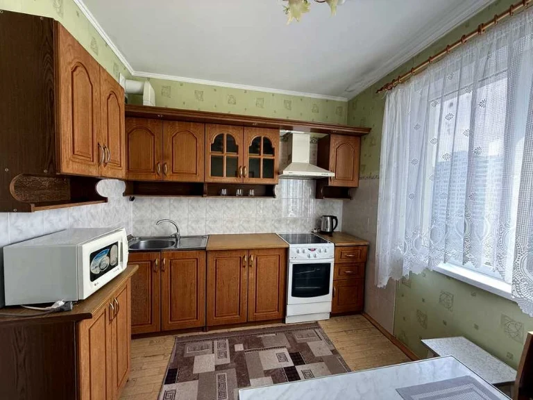 Квартира. Київ, Анни Ахматової вул.