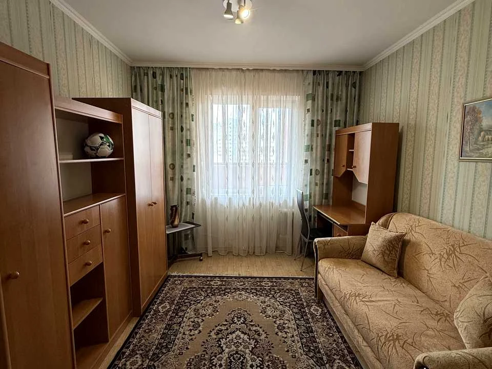 Квартира. Київ, Анни Ахматової вул.