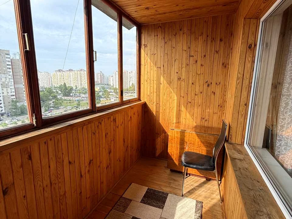 Квартира. Київ, Анни Ахматової вул.