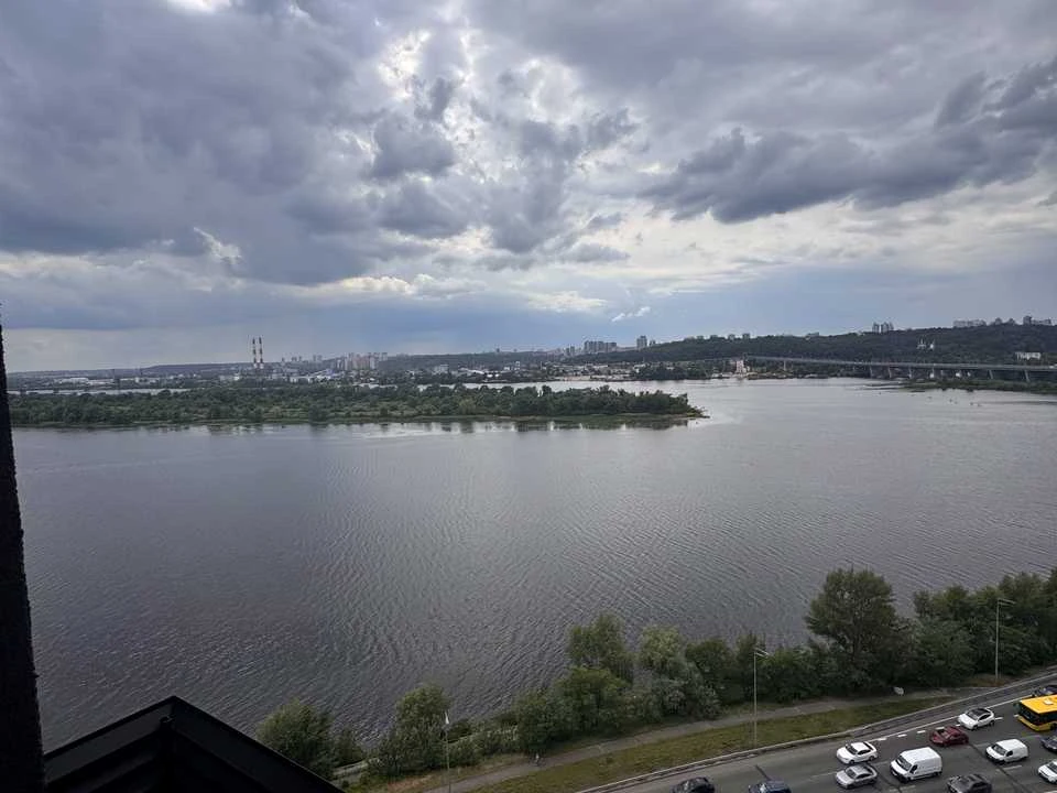 Квартира. Київ, Дніпровська набережна вул.