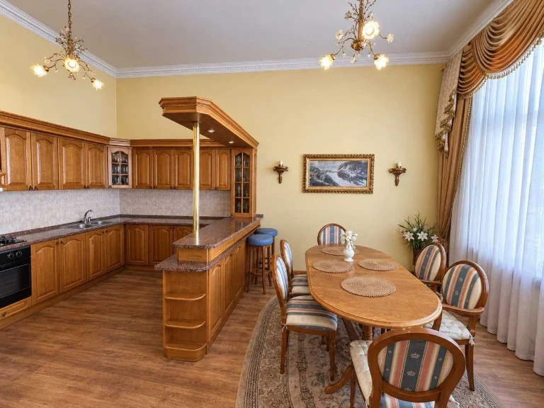 продаж 4 кім 2х рівнева квартира вул Нижанківського
