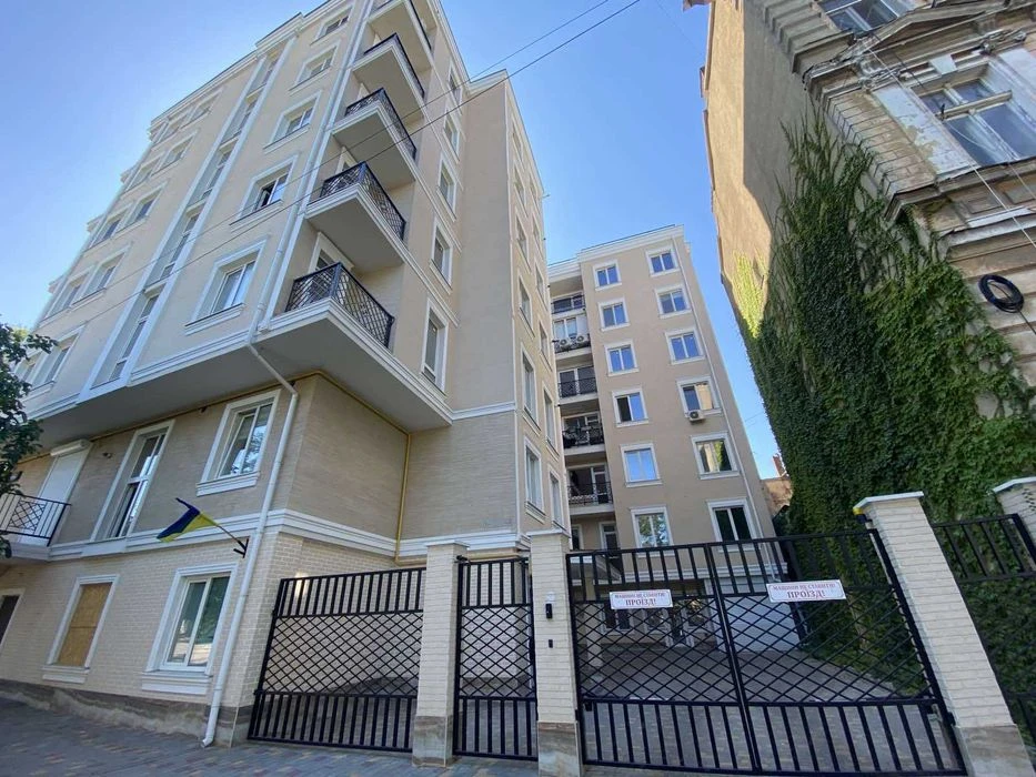 One-room apartment for sale in the heart of Odessa, residential complex "Ri"