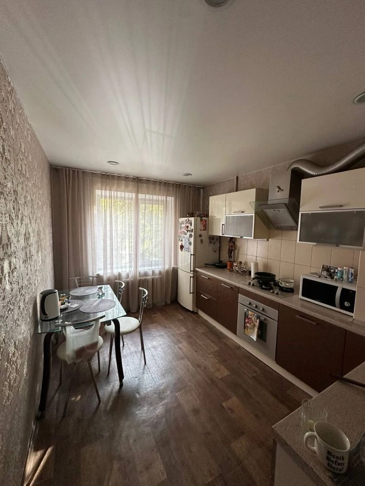 Продам 3 комн.Победа 6 пр.Героев 46