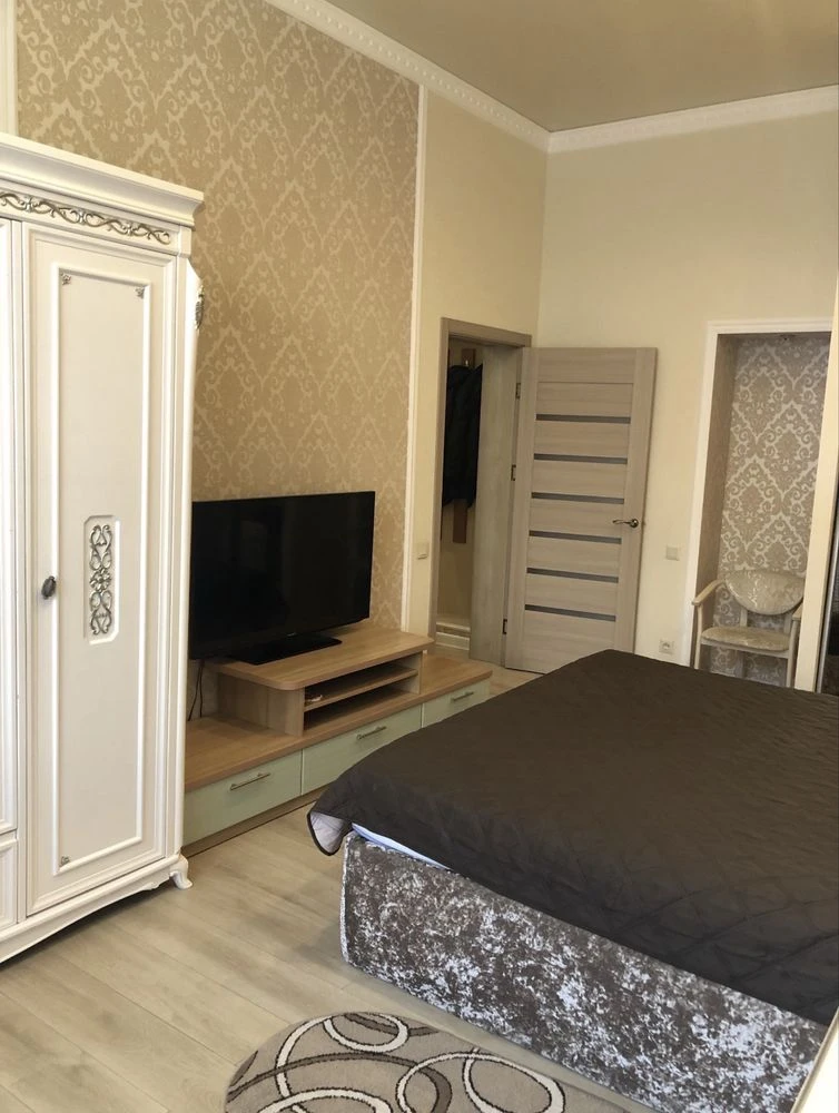Ярослава Мудрого! Метро 1 мин  Продам 2К 57 м2