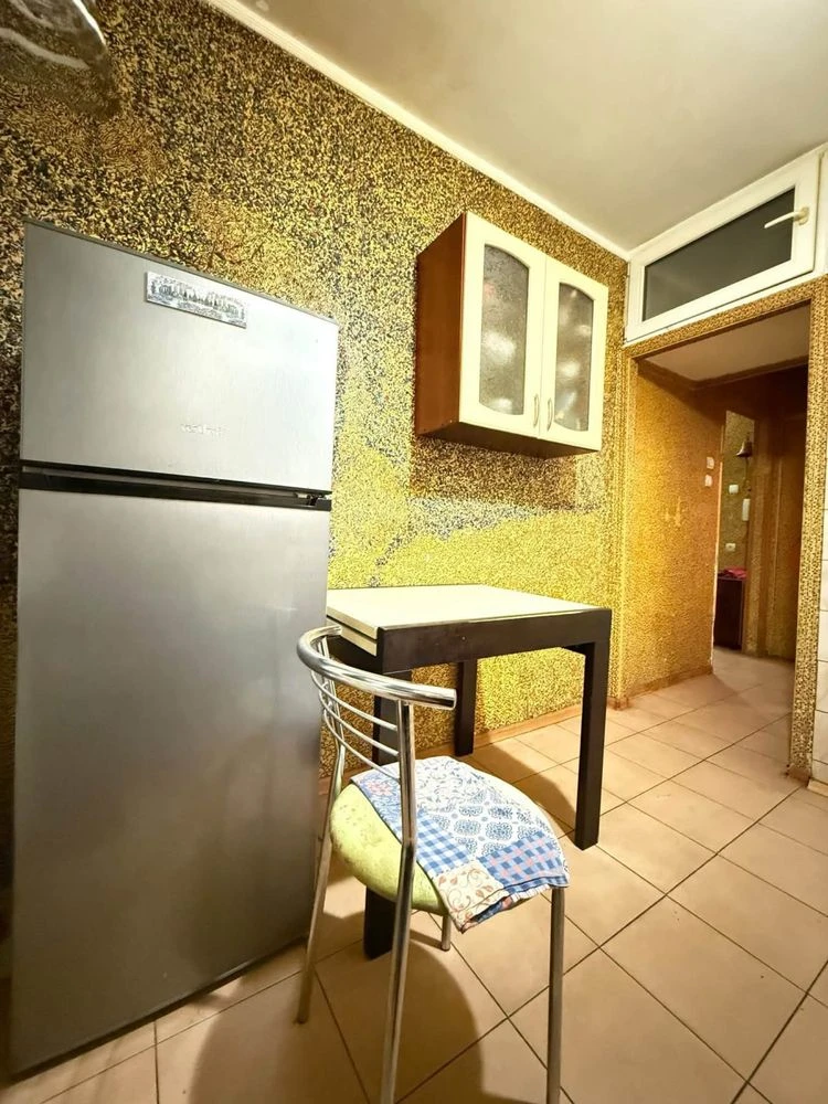 Продаж 2-кімнатної квартири,житловий стан,середній поверх