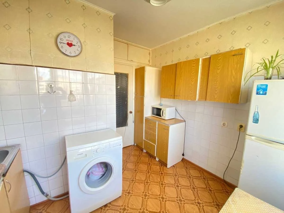 24B Shukhevycha St. 3-room apartment.