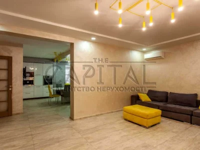 Будинок. Київ, Святищенська вул.