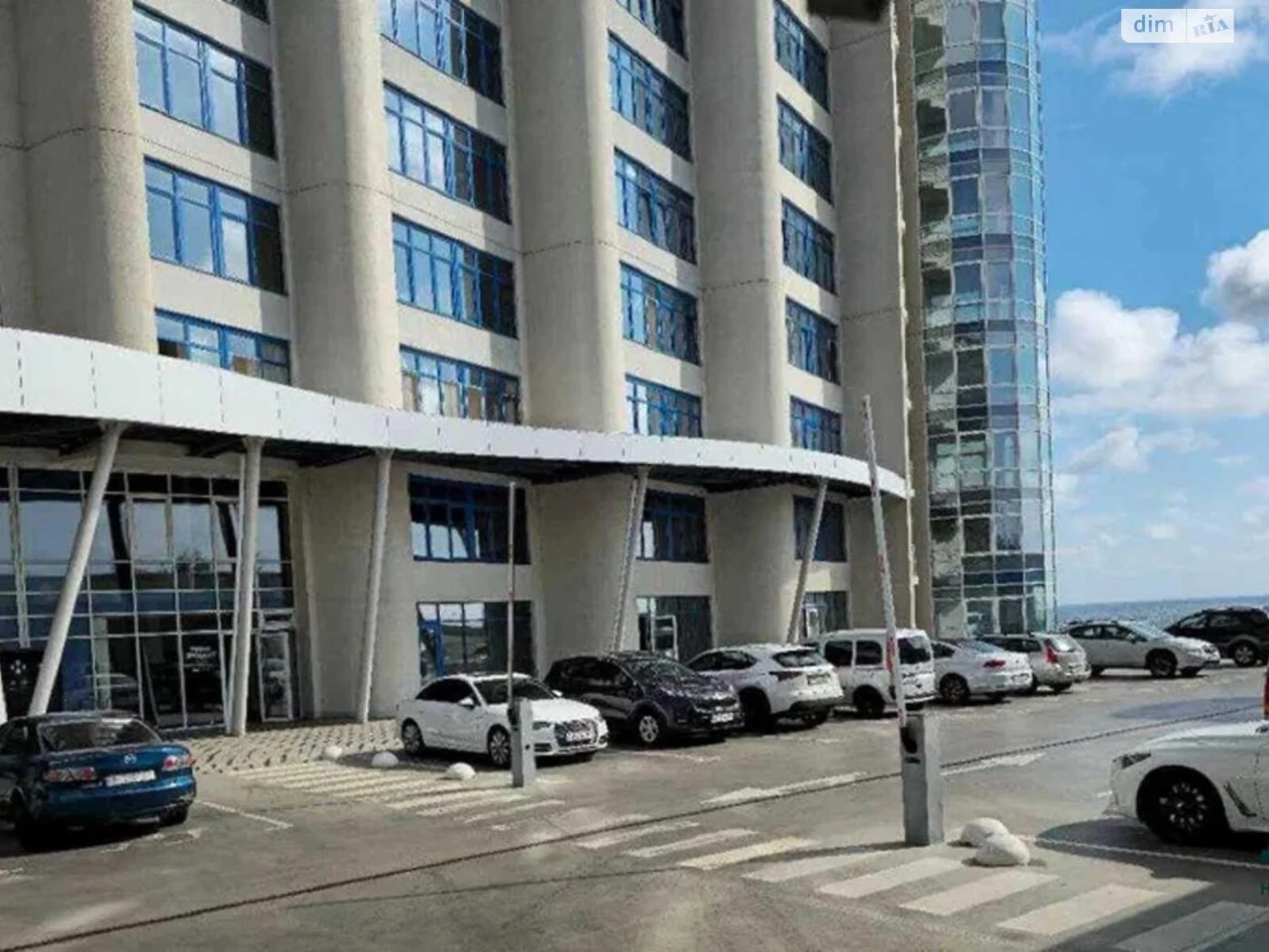 Продаж Квартира Середній Фонтан