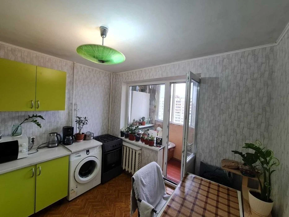 I offer for sale a 1-room apartment, Volodymyr Ivasyuk Ave.