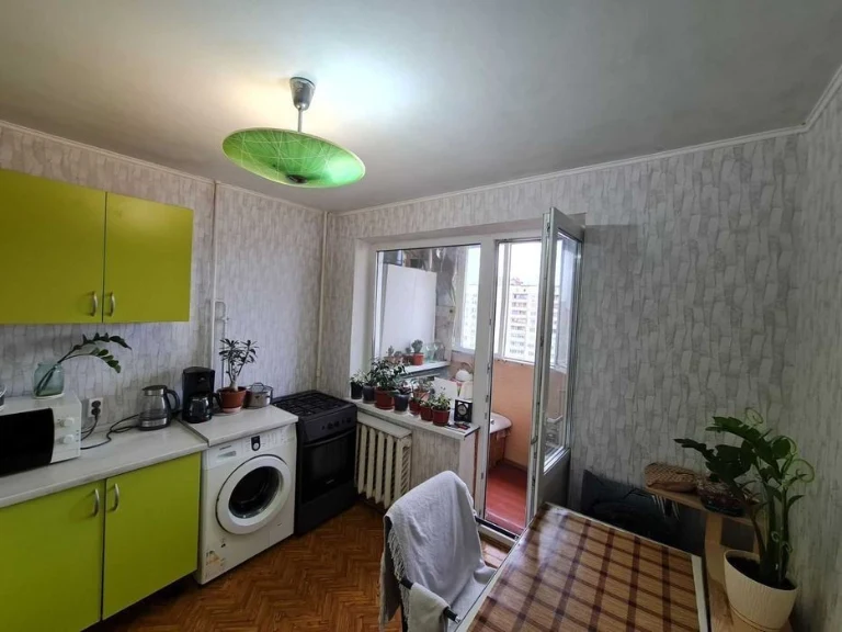 I offer for sale a 1-room apartment, Volodymyr Ivasyuk Ave.
