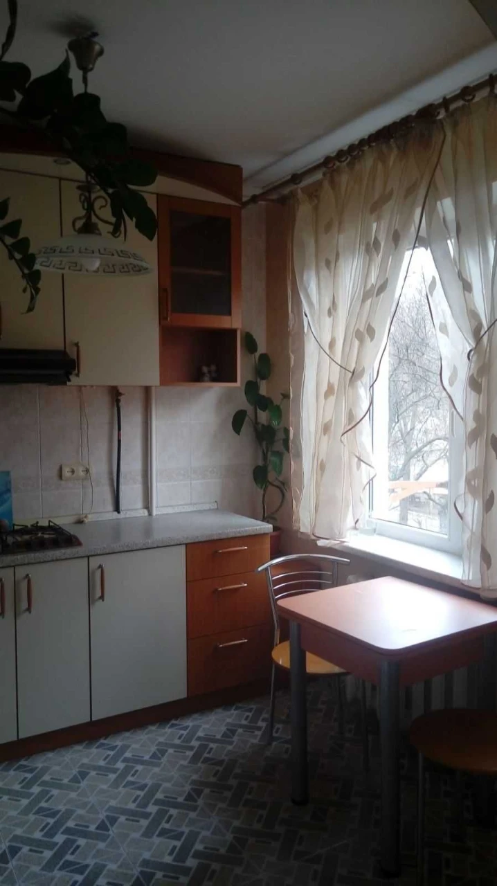 Срочно! 2 кімнатна \ 3 поверх \ Газ\ район 17 та 22 шкіл