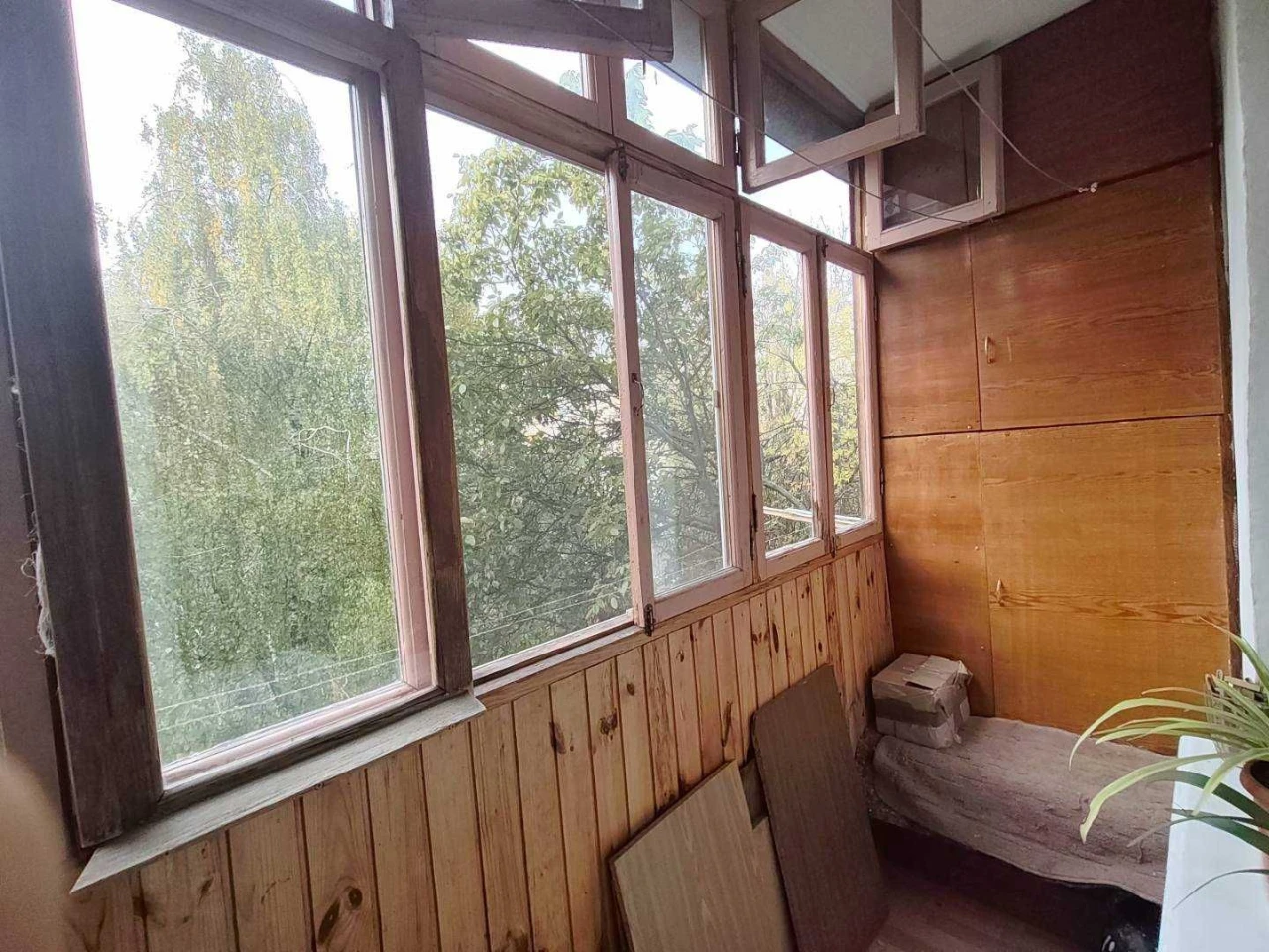 Продам 1 кімнатну квартиру з ремонтом. Середній поверх. ГАЗ.