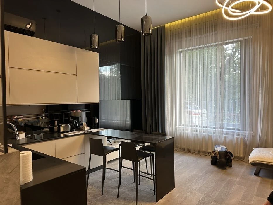 Продам євродвушку 65м² з дизайнерським ремонтом ЖК Гринвуд Ф
