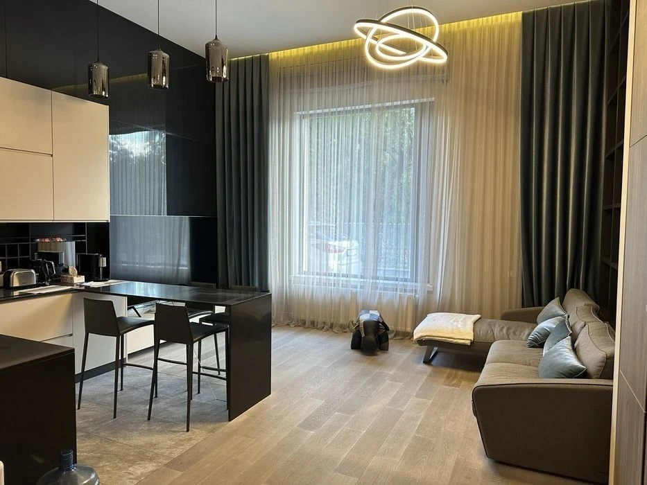 Продам євродвушку 65м² з дизайнерським ремонтом ЖК Гринвуд Ф