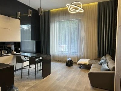 Продам євродвушку 65м² з дизайнерським ремонтом ЖК Гринвуд Ф