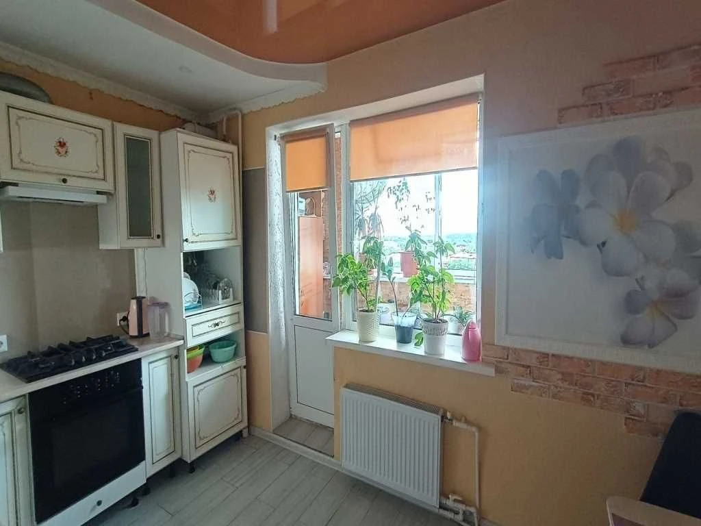 2-кімнатна квартира 64 м² з ремонтом та індивідуальним опале