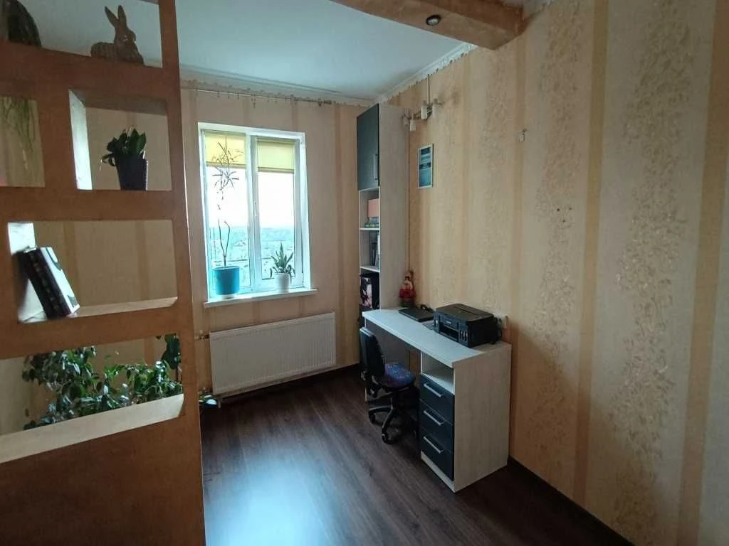 2-кімнатна квартира 64 м² з ремонтом та індивідуальним опале