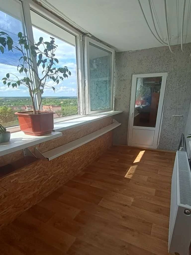 2-кімнатна квартира 64 м² з ремонтом та індивідуальним опале