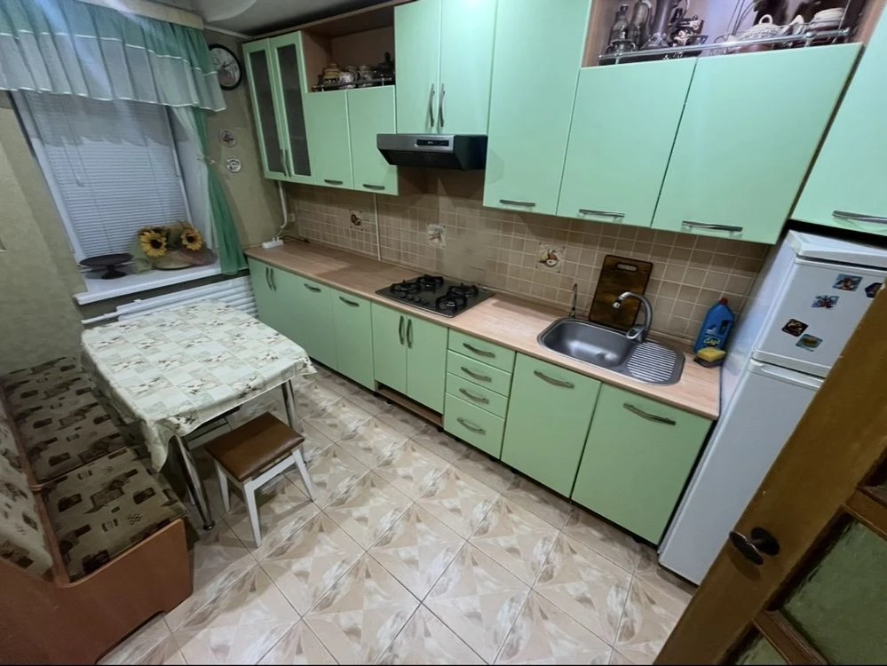 Продаж великої 2-кім квартири, район Левка Лукʼяненка