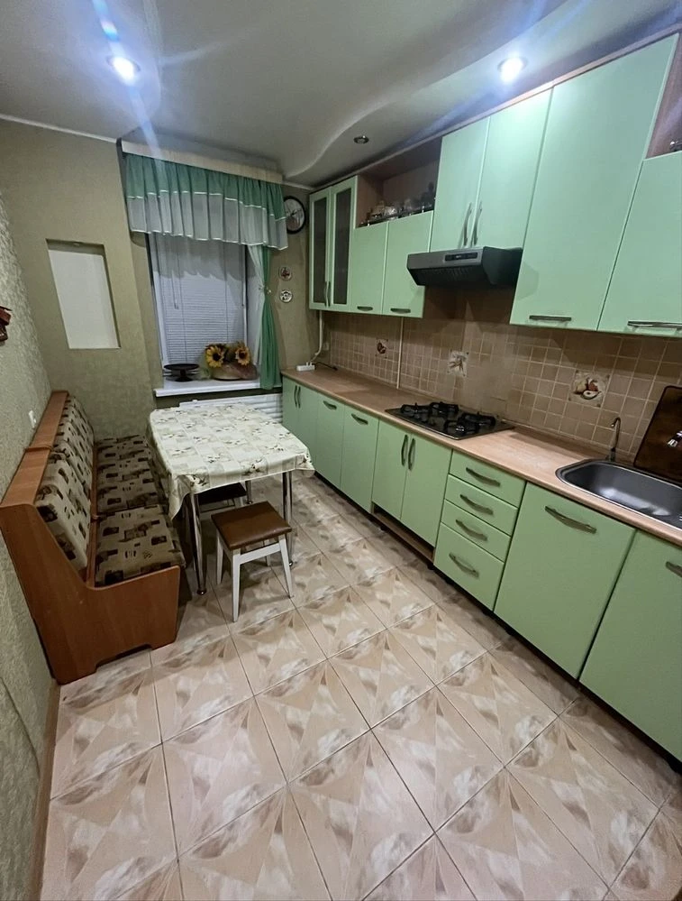 Продаж великої 2-кім квартири, район Левка Лукʼяненка