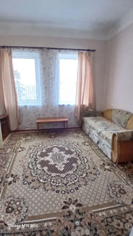 Терміново продається 1 км квартира з своїм двором!