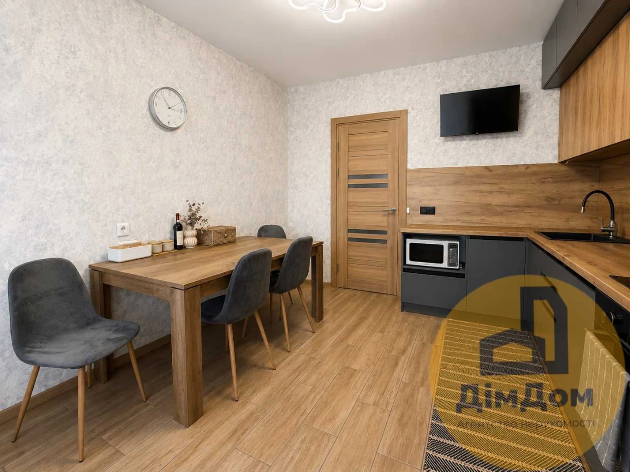 Продаж 3-кімнатної квартири з ремонтом/ Алматинська, 41-А/ Д