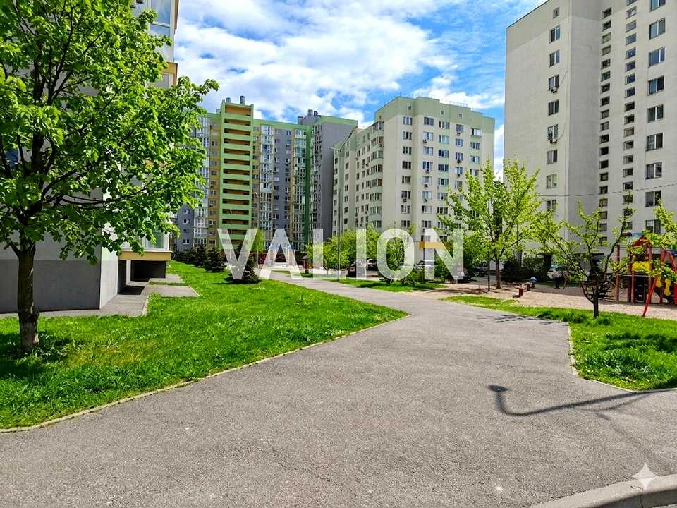 Квартира. Київ, Миколи Вінграновського вул.