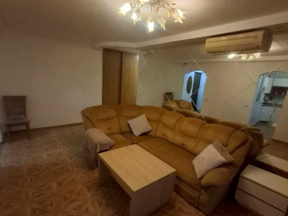 Квартира. Київ, Левка Лук'яненка вул.