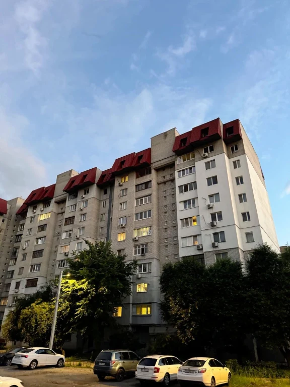 Продам 1 кімнатну квартиру з ремонтом у цегляному будинку,То