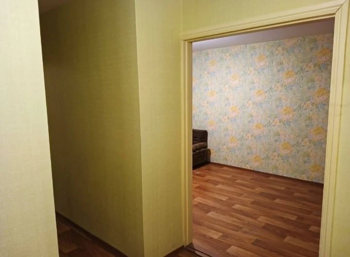Продам 1 кімнатну квартиру з ремонтом у цегляному будинку,То