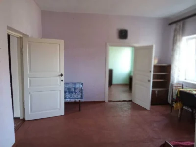 Продається добротна частина будинку  статусом квартири міста